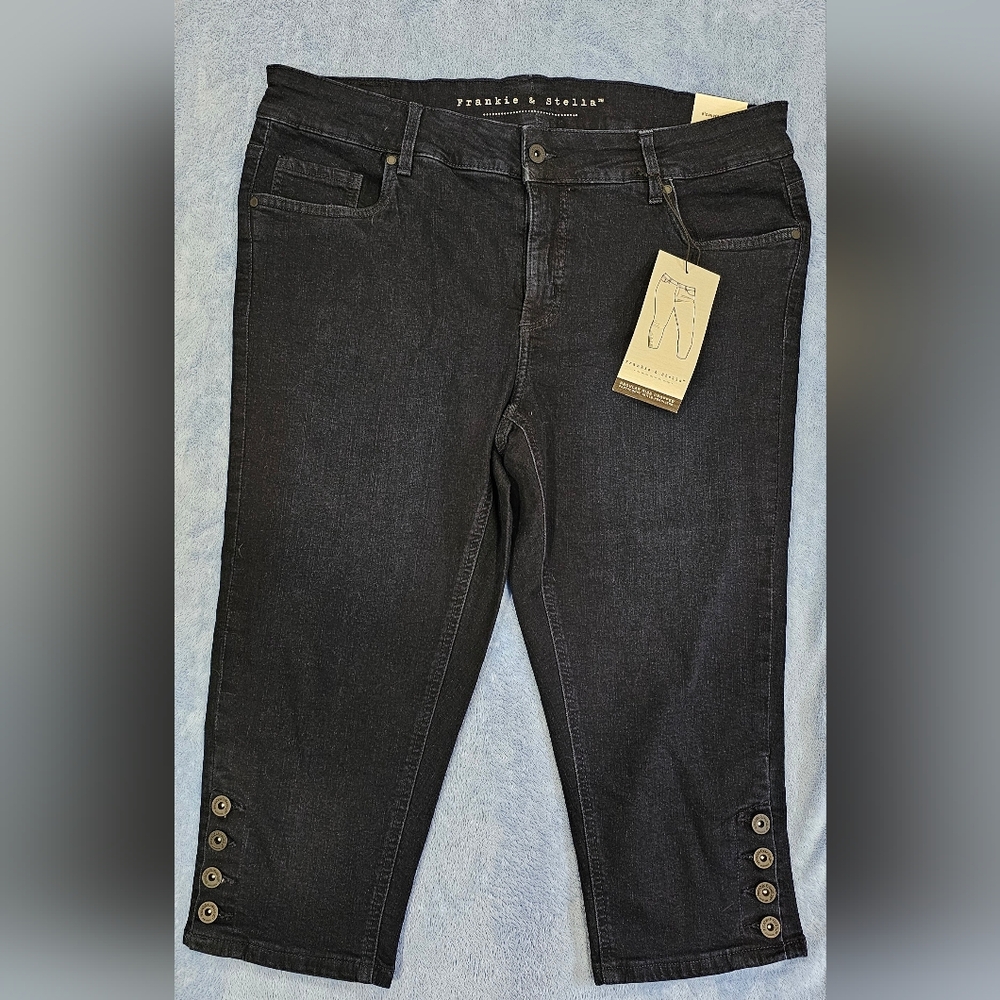 Frankie and Stella Capris Size 18W – Brand New with Tags